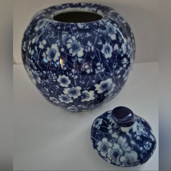 Vintage Jar With Top Made In China - Picture 2 of 6